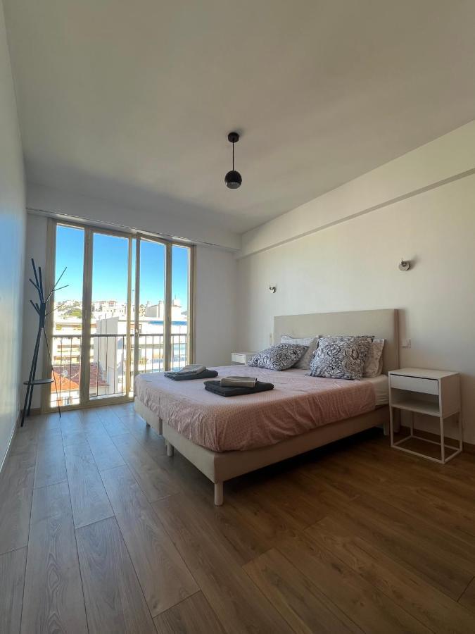 Promenade Des Anglais, 7e Etage, Vue Degagee Sur La Mer Nizza